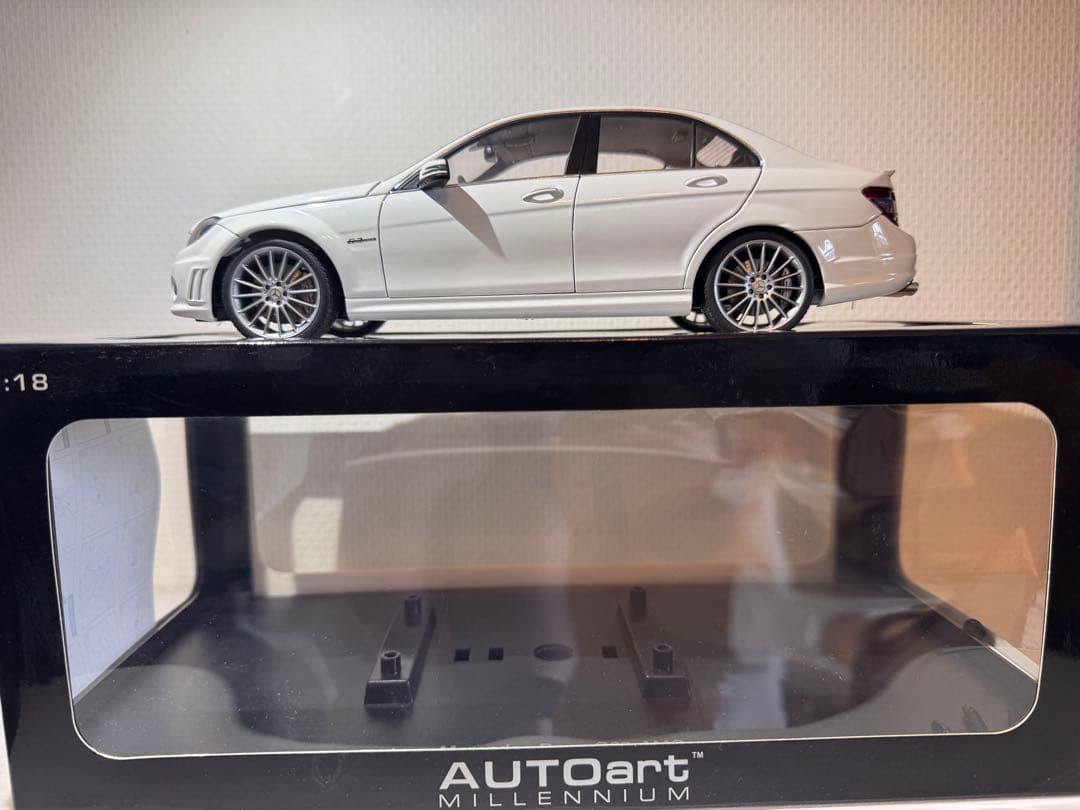 AUTOart Mercedes-Benz C63 AMG 1:18 ホワイト