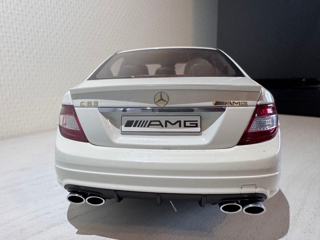 AUTOart Mercedes-Benz C63 AMG 1:18 ホワイト