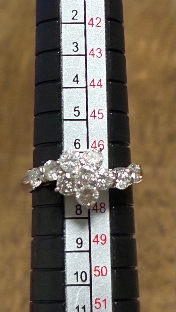 プラチナ　ダイヤモンド　リング　（訳あり品）