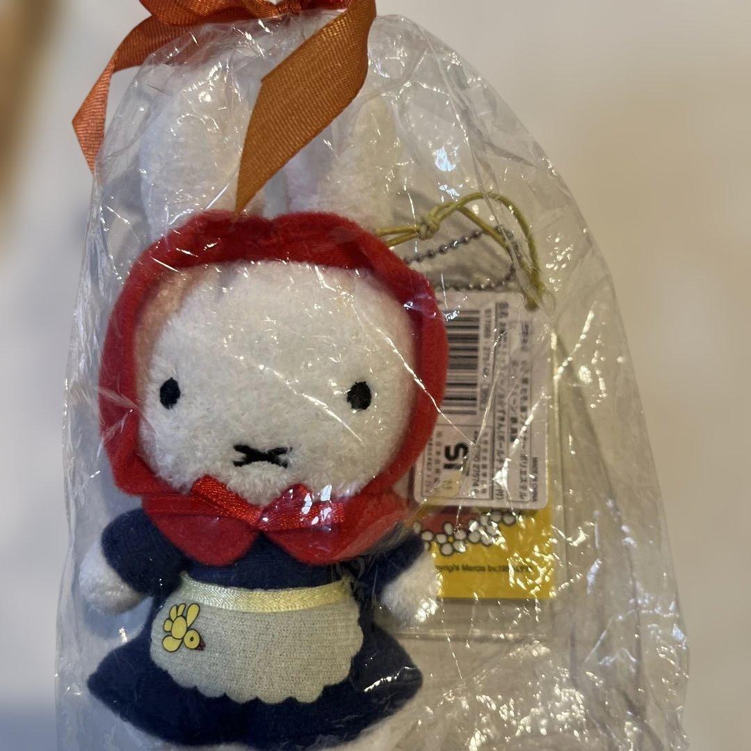 山*様 お着替え　ミッフィー　赤ずきん　マスコットキーホルダー