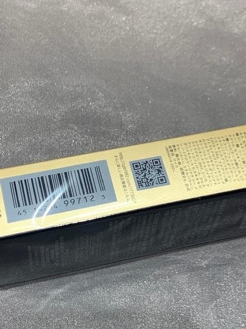 クレドポーボーテ　タンクレームエクラｎ　オークル20