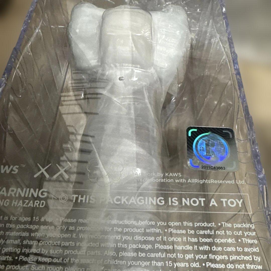 KAWS HOLIDAY UNITED KINGDOM 3体セット