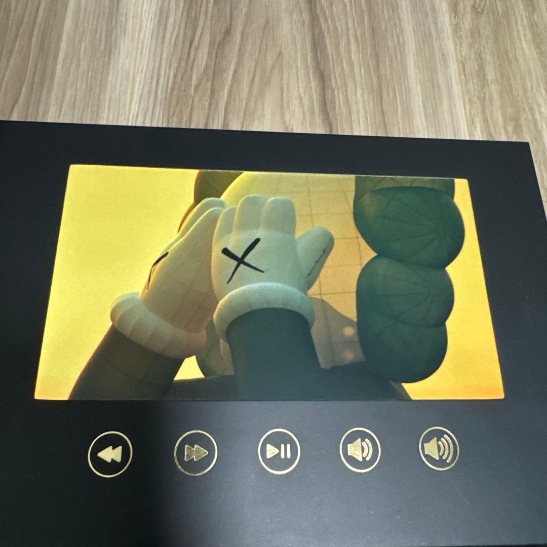 KAWS HOLIDAY UNITED KINGDOM 3体セット