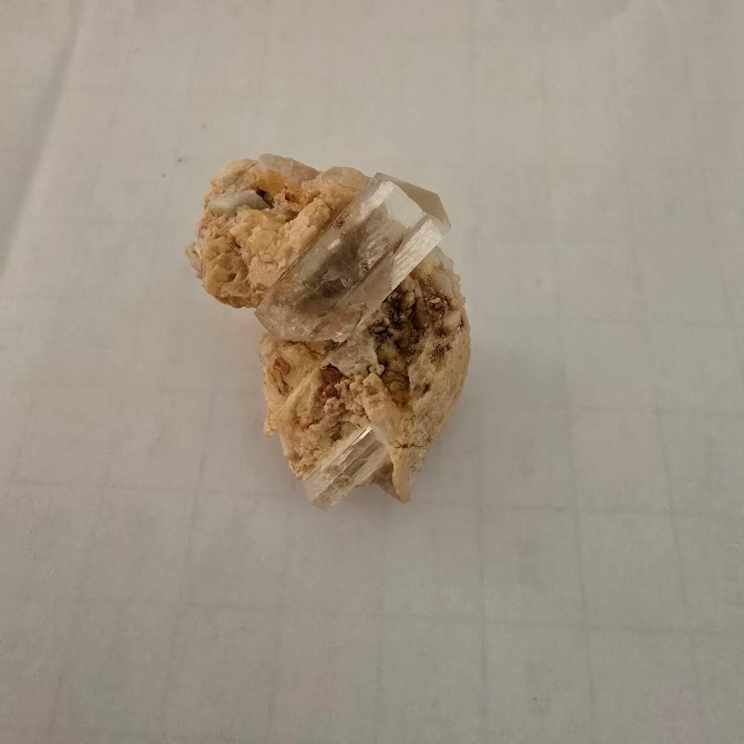 フェナカイト　結晶　原石　母岩つき