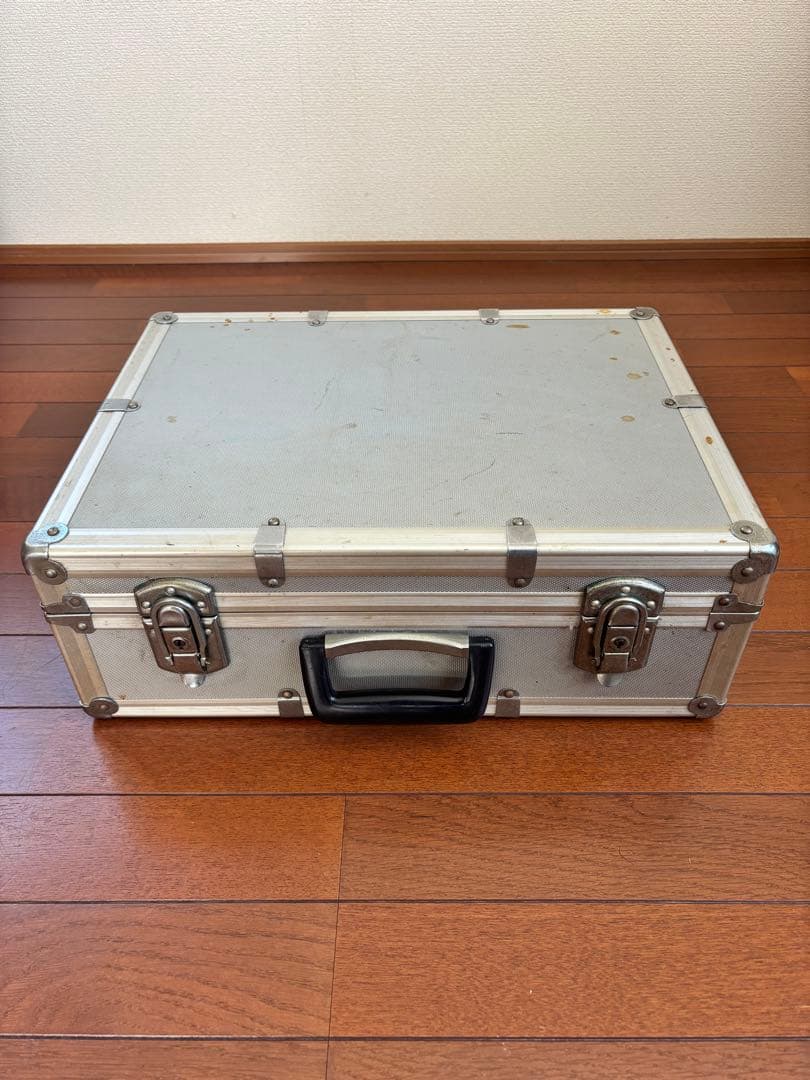 AKAI（アカイ）のポータブルビデオカメラとその関連機器一式 (ジャンク品)