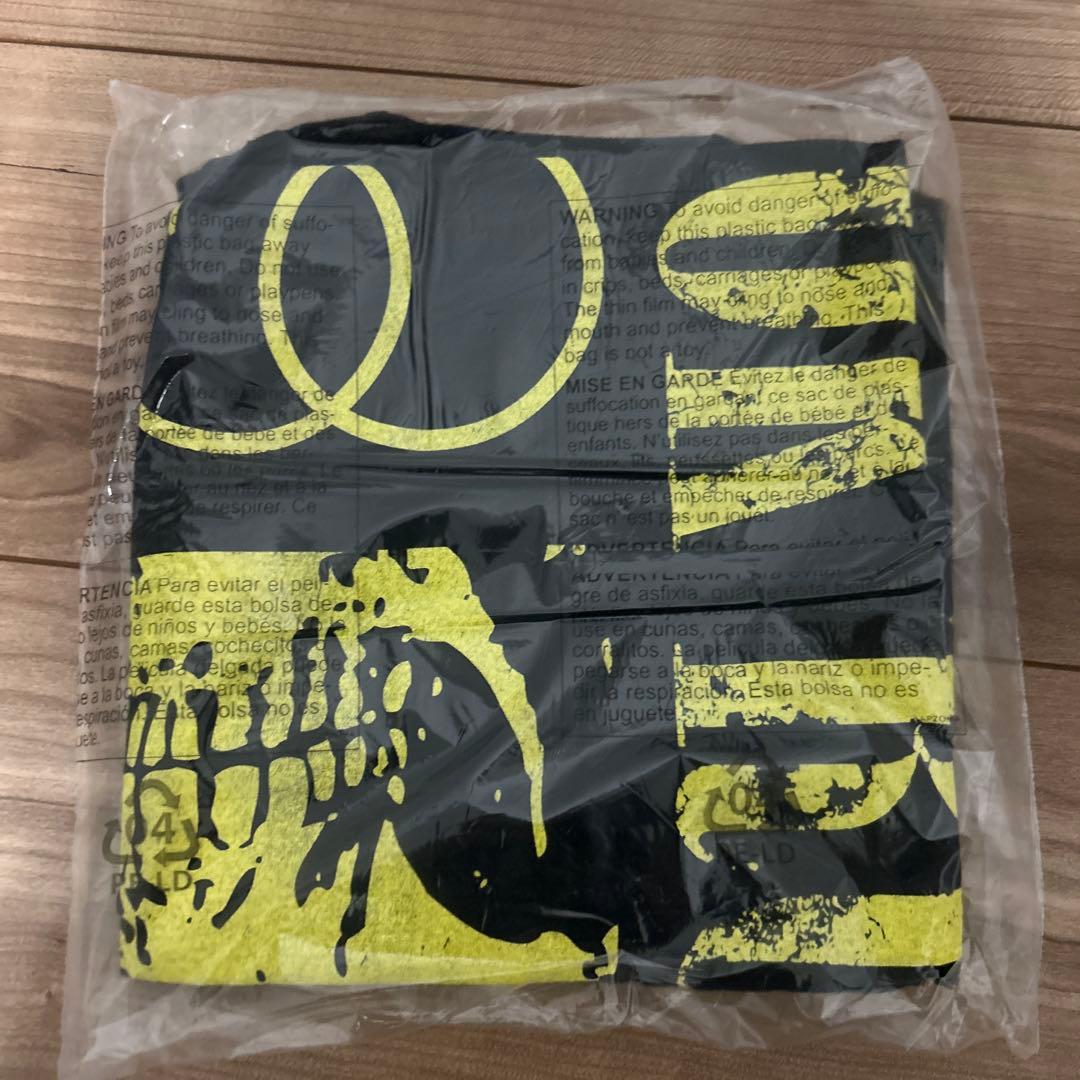 新品未使用 ONE OK ROCK ambitions 海外限定Tシャツ CD