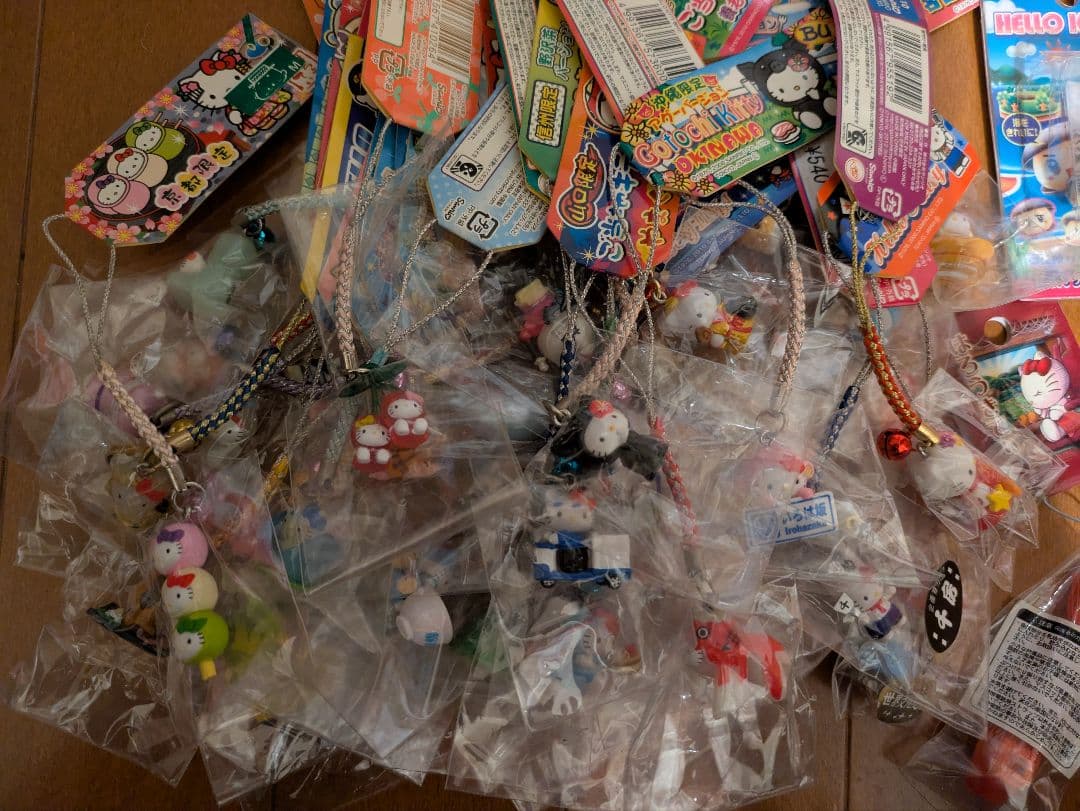 ご当地キティ　根付　まとめ売り　52点