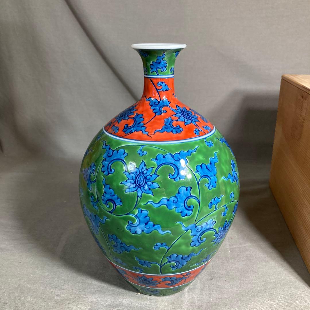 【源右衛門】古伊万里の伝統　日本の銘窯　源右衛門作　染錦唐草文　花瓶