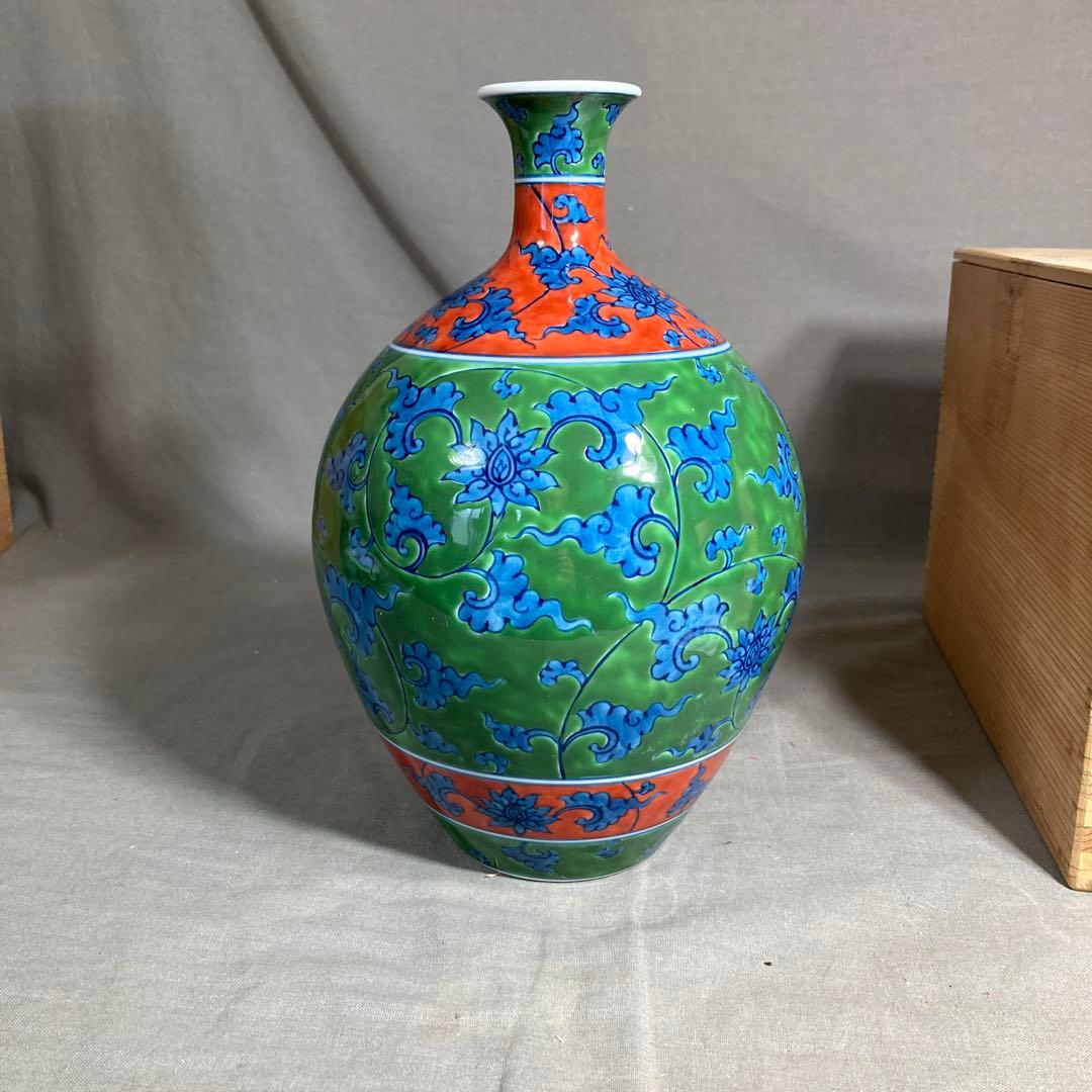 【源右衛門】古伊万里の伝統　日本の銘窯　源右衛門作　染錦唐草文　花瓶