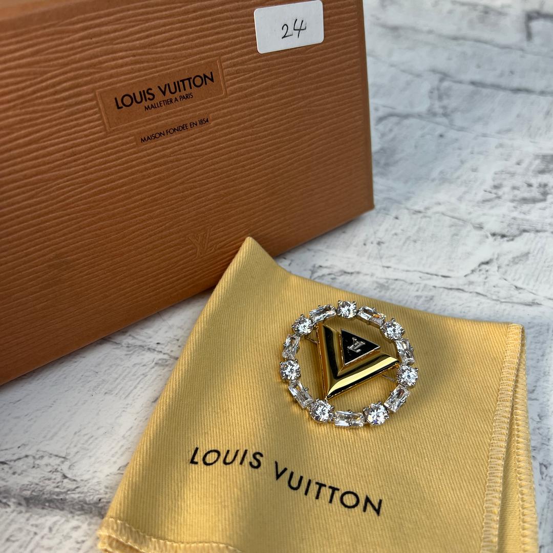LOUIS VUITTON Vフォーストーン ブローチA-10095