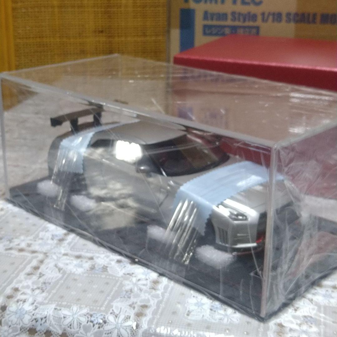 トミーテック　　日産GT−R　NISMO（銀)1/18スケール