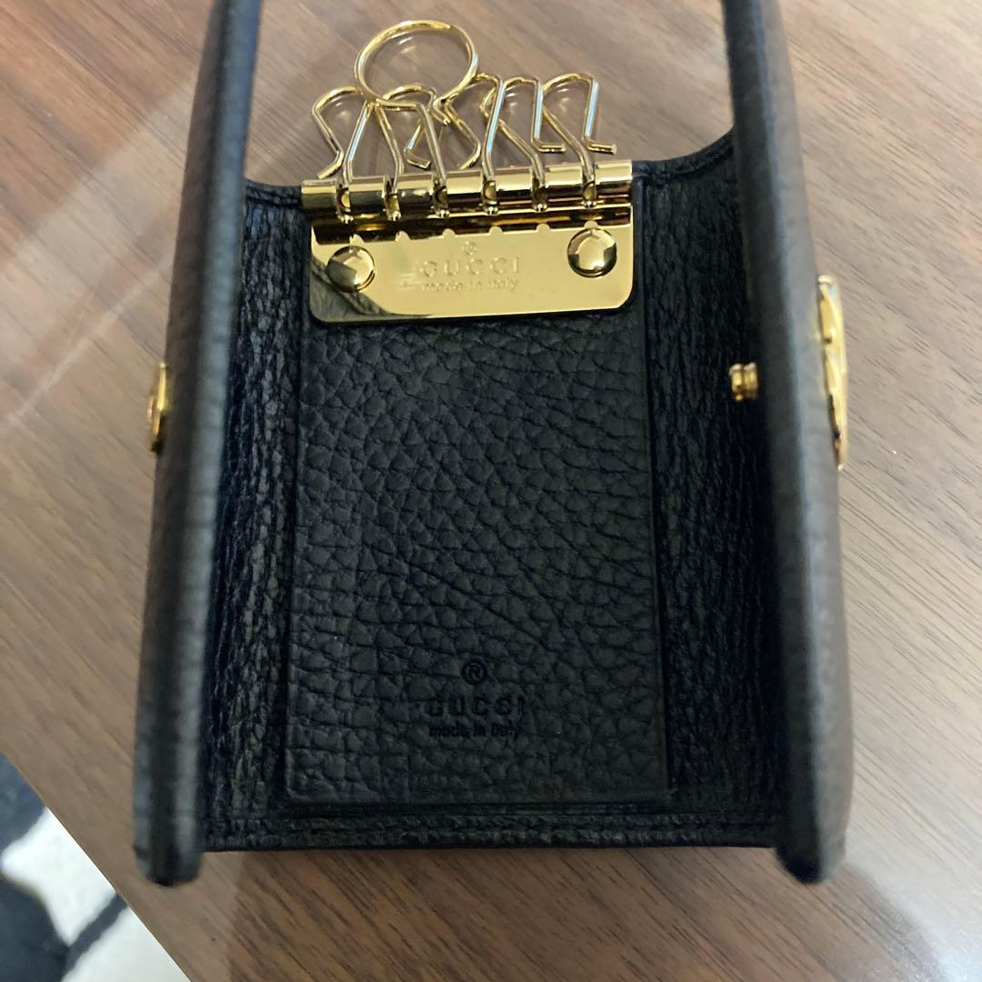 GUCCI ブラックレザーキーケース