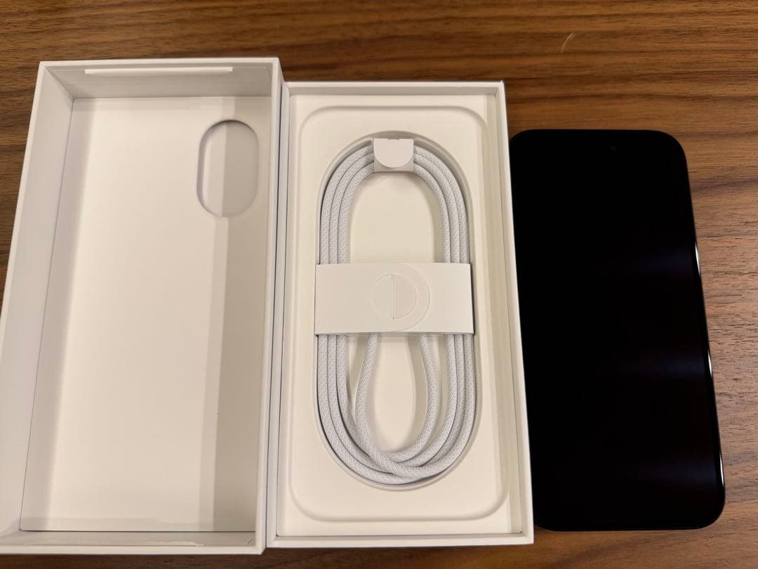 t*3様 iPhone16 ブラック 256GB ケース・保護ガラス付き 容量9