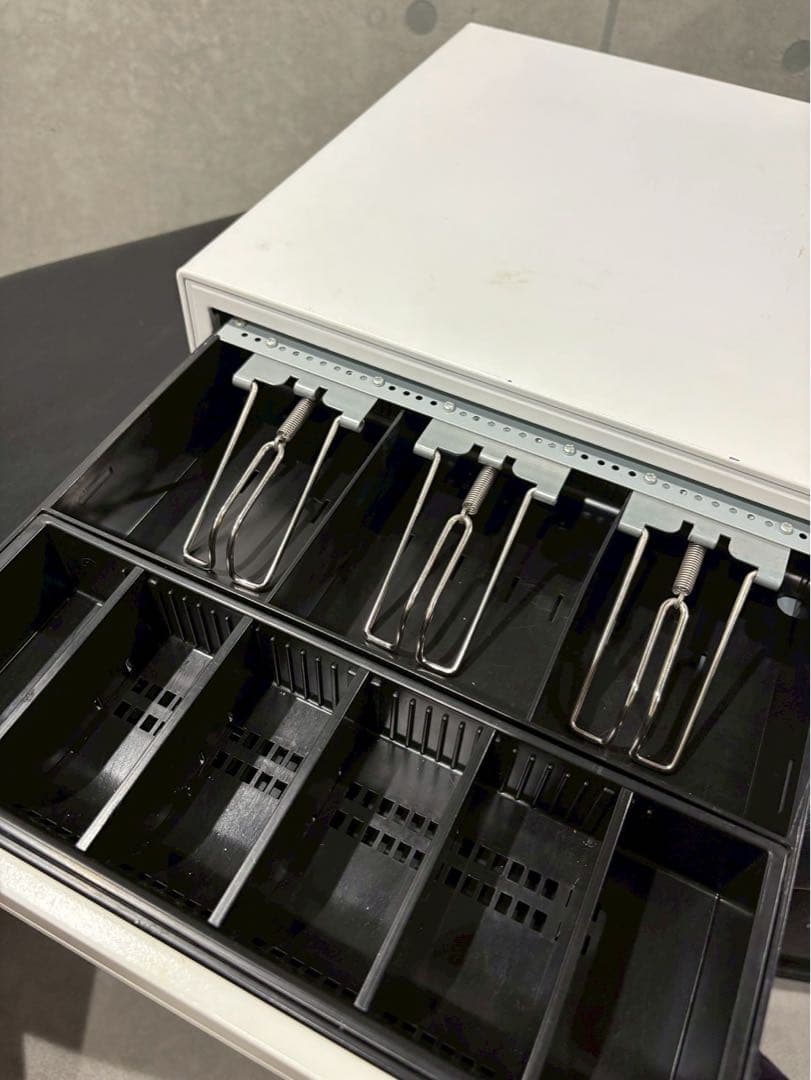 BUSICOM レジボックス ホワイト 4トレイ付き