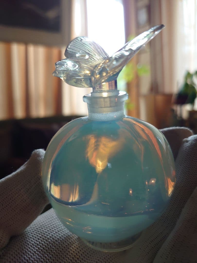 フランス1930s'オパールセント「蝶のパフィームボトル」香水瓶