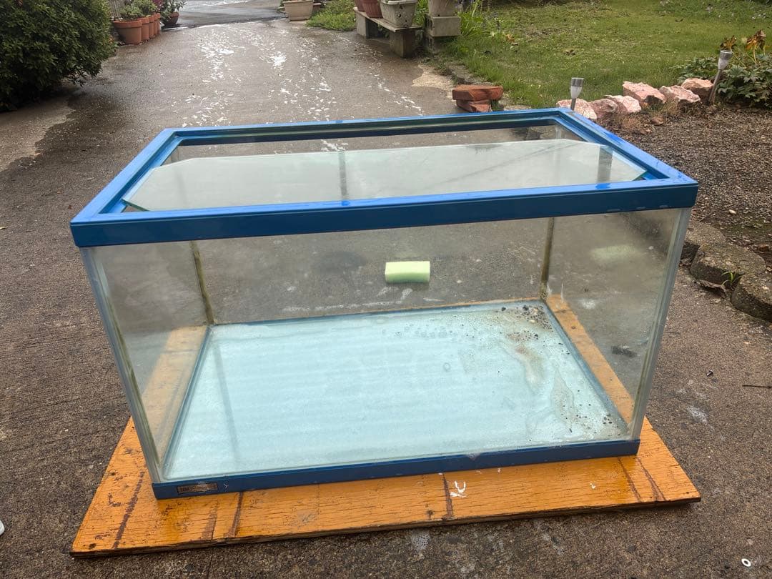 ガラス水槽　サイズ: 750×450×400＝129ℓ