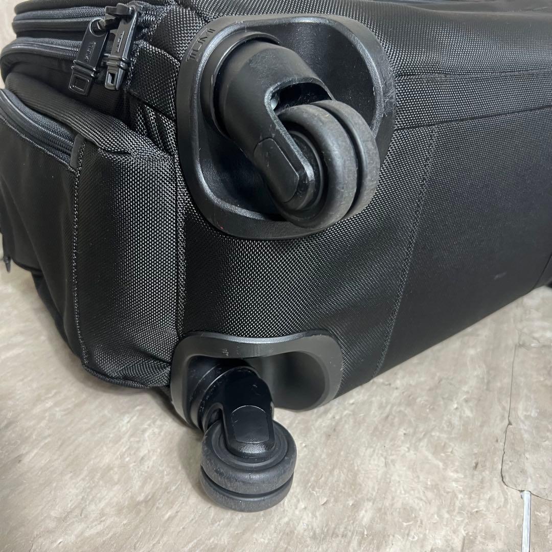 極美品 TUMI ALPHA2 4輪 キャリーケース 22652D2 機内持込可