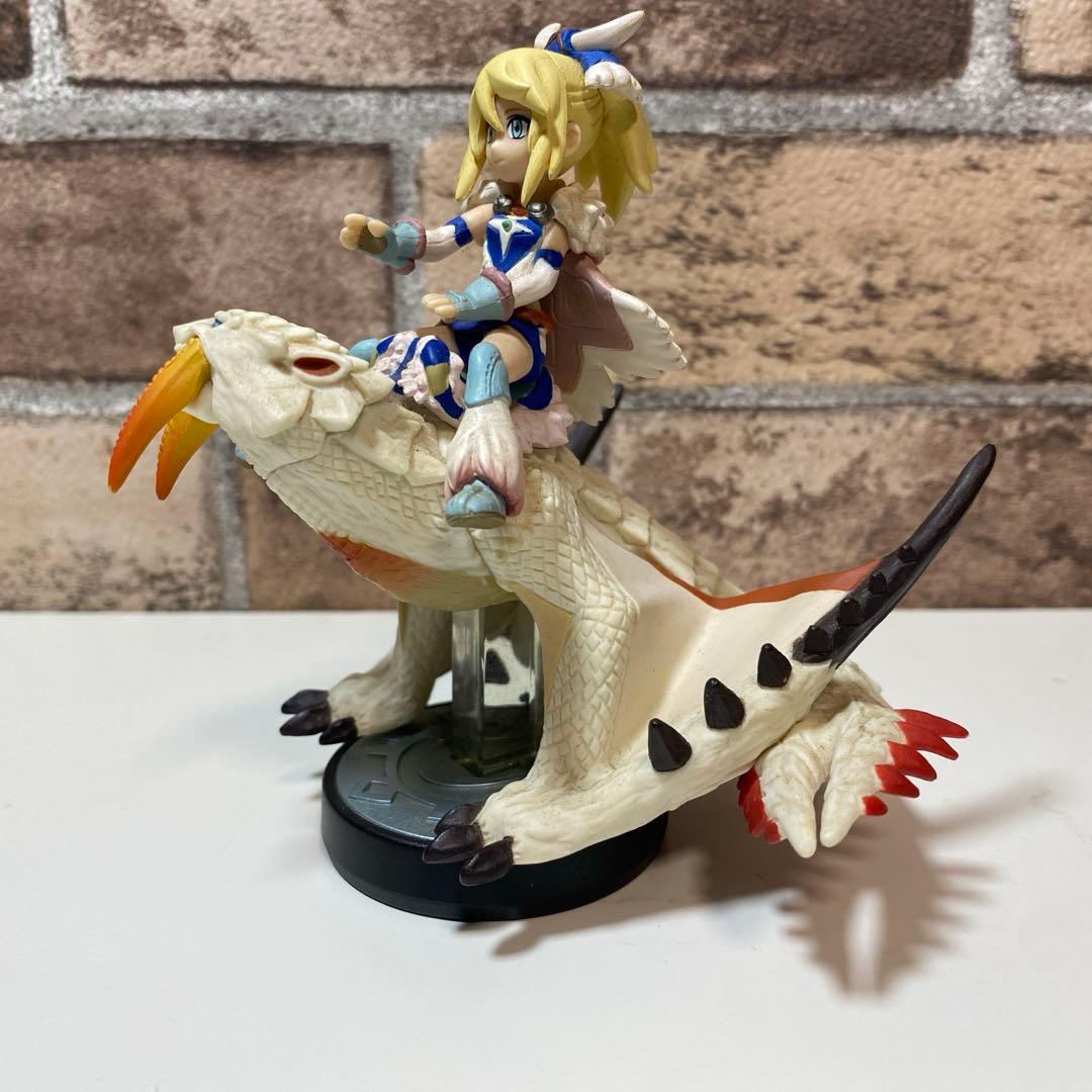 amiibo ベリオロス（ヒョウガ）＆アユリア　アミーボ　モンハン