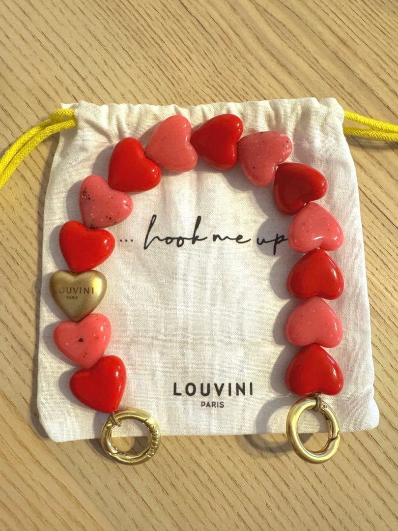 LOUVINI ハート型ビーズストラップ