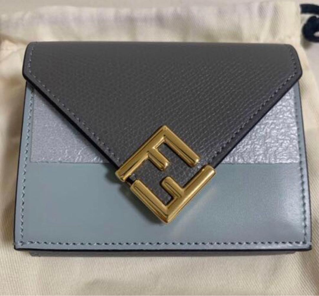 フェンディFENDI ダイアモンド　三つ折り財布　芸能人多数使用モデル