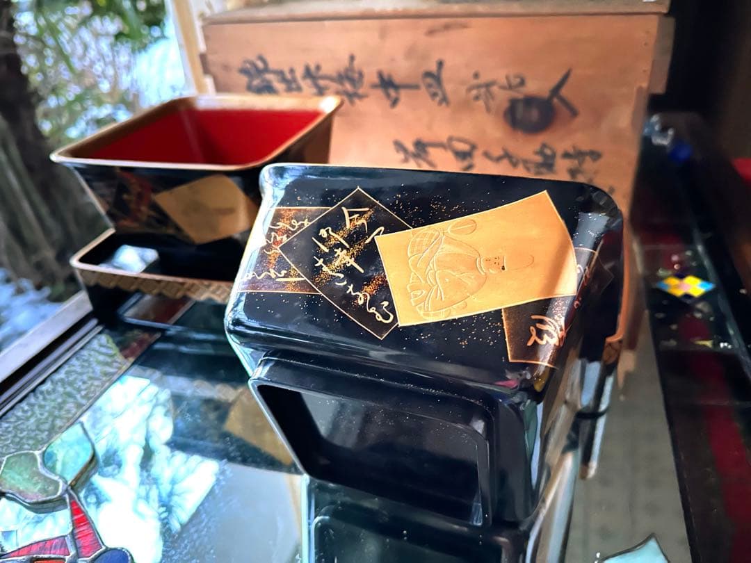 節目に‼️JAPAN金❌黒蒔絵 「貴人和歌」盃洗盃台1対桐箱入