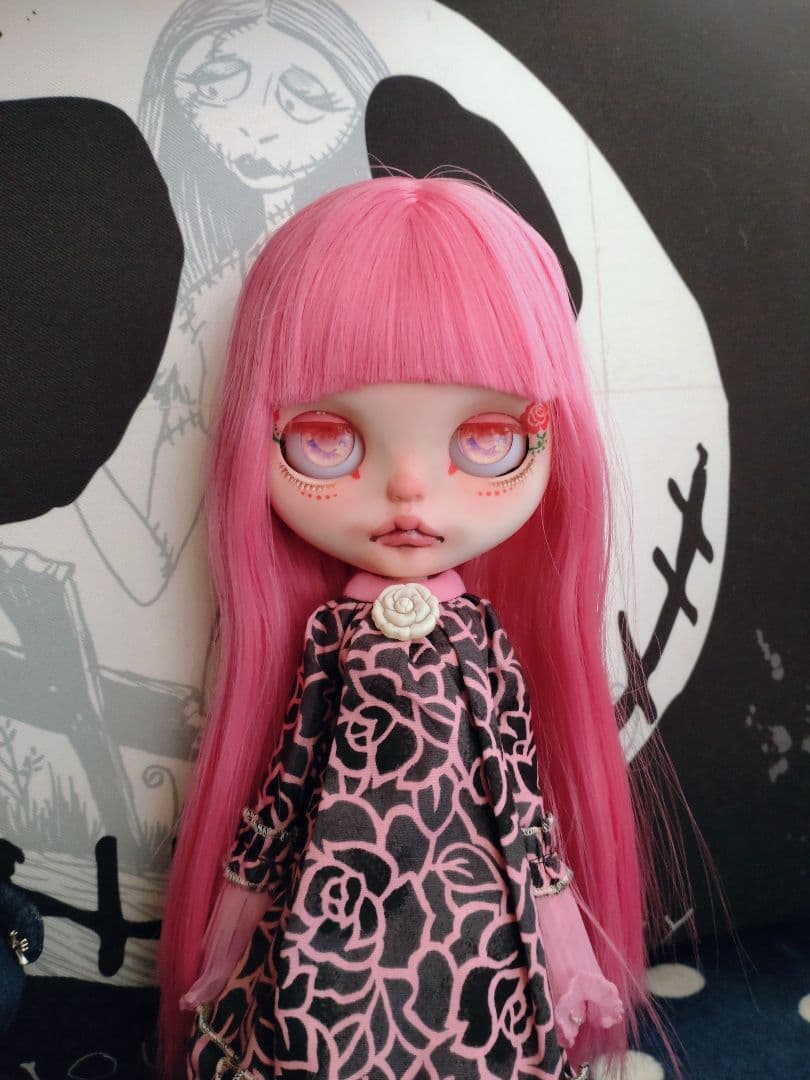 カスタムアイシードールピンクローズフェイスアウトフィット付き