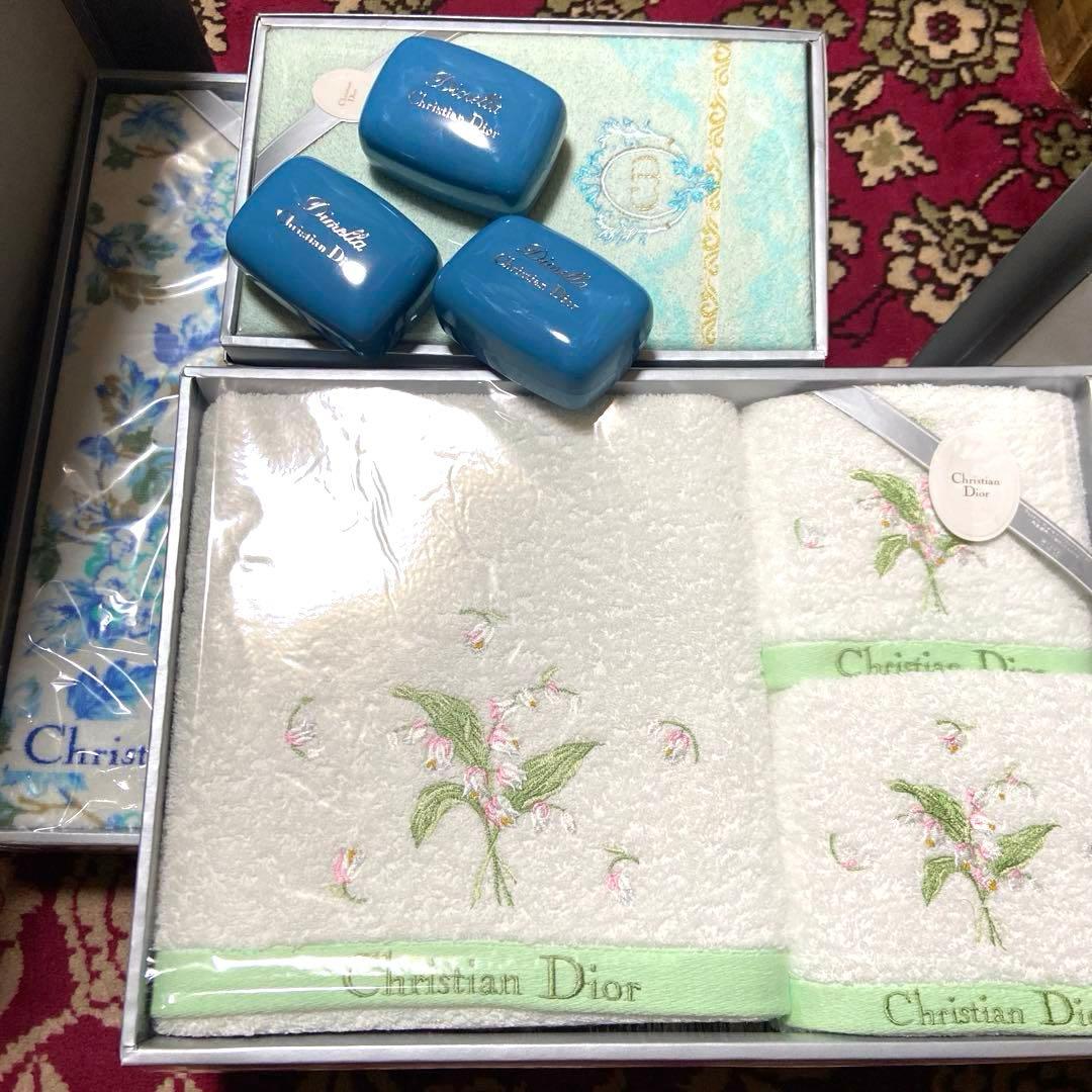 値下げ　クリスチャンディオールバスタオル　ChristianDiorタオル　石鹸