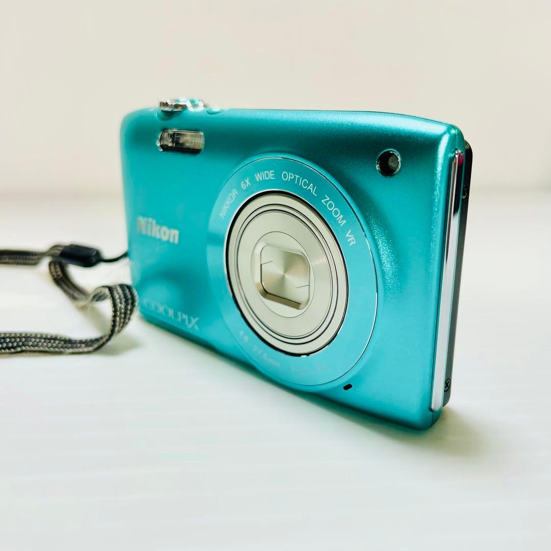 超美品　箱付き　Nikon COOLPIX S3300 ニコン　クールピクス