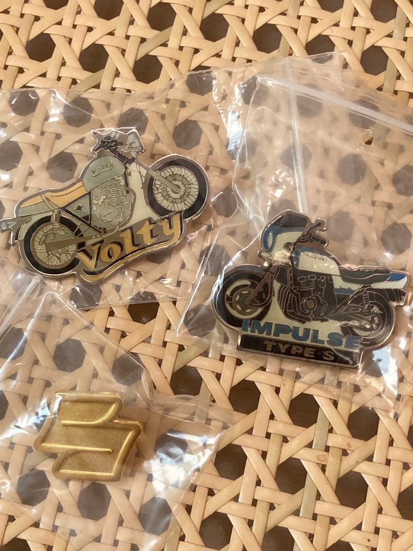 ヴィンテージ スズキ SUZUKI ピンバッジ 3個 Volty IMPULSE