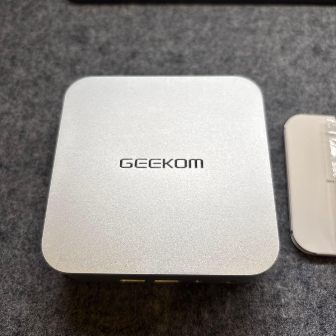 GEEKOM A8 AMD Ryzen9 8945HS 32GB ミニPC