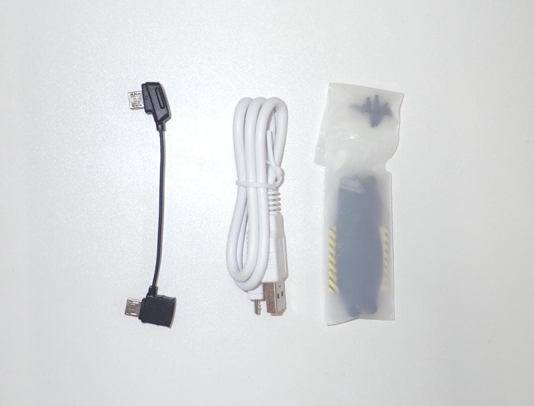 美品ドローン【MAVIC　MINI】予備バッテリー3個付　バンド付き