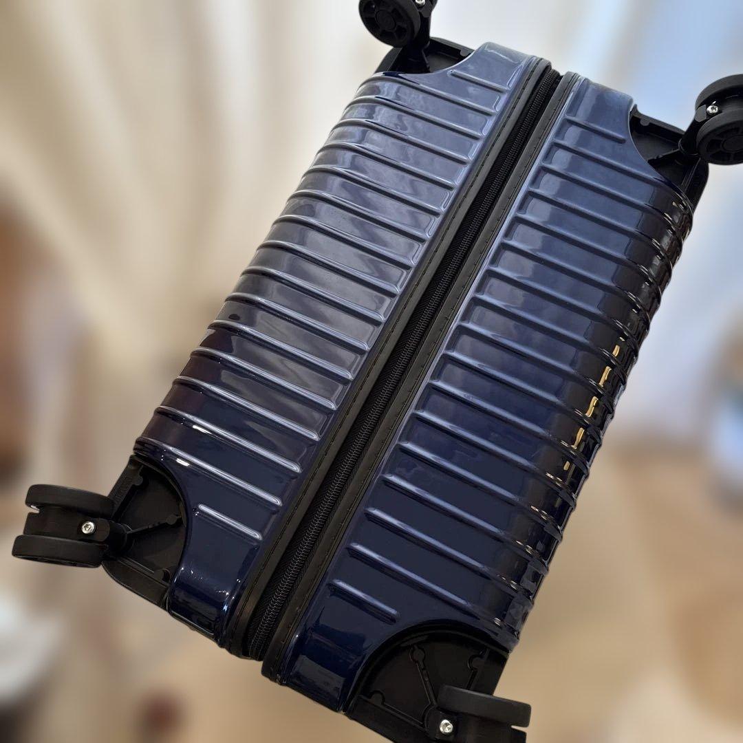 リモワ ESSENTIALチェックイン L ネイビー