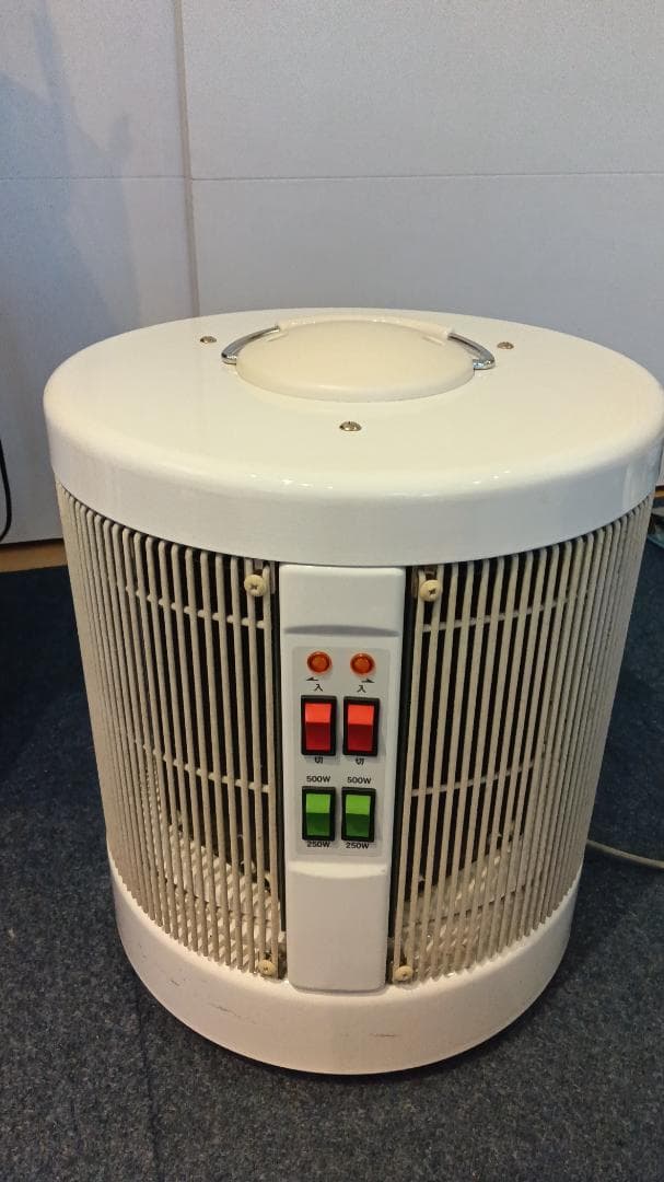 談話室　遠赤外線パネルヒーター