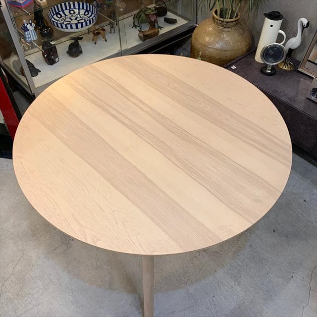 m&mm様　イケアのLISABOラウンドダイニングテーブル②