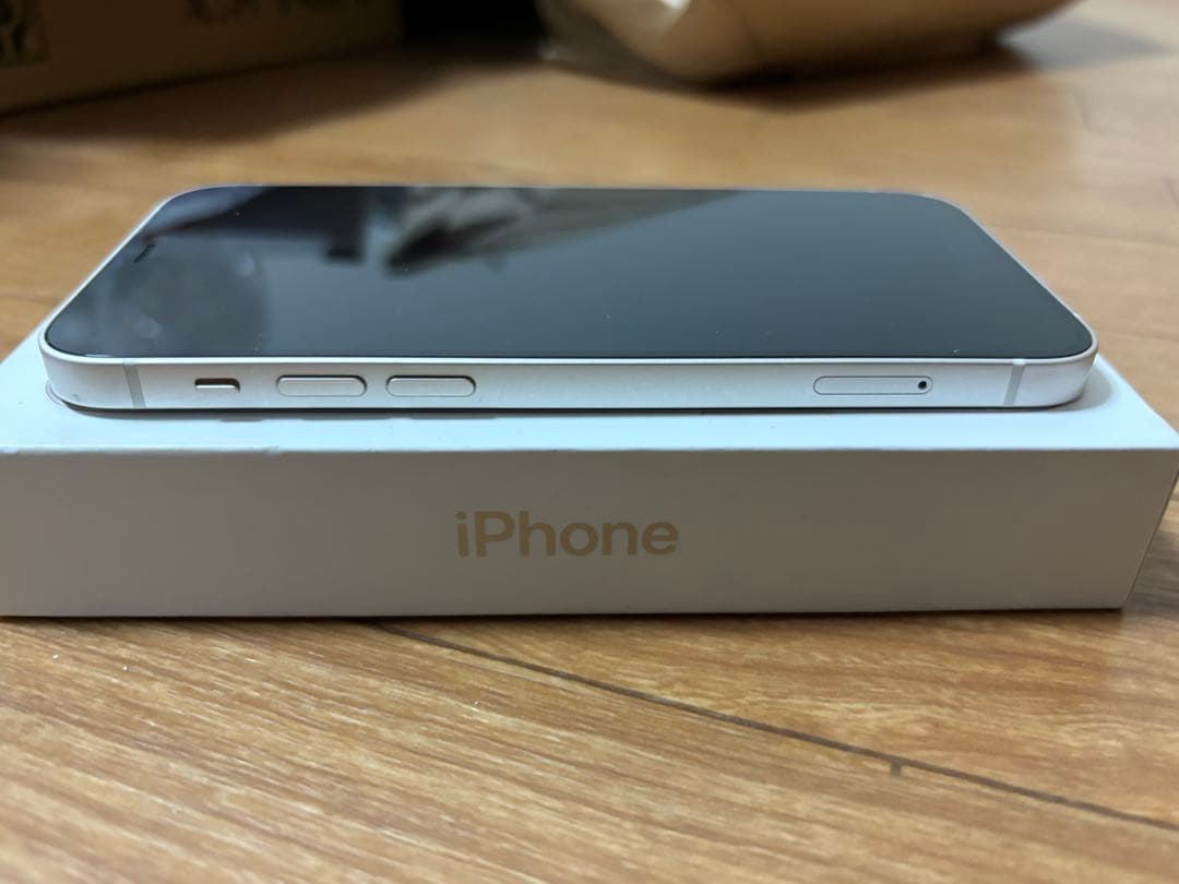 Apple iPhone 12ホワイト