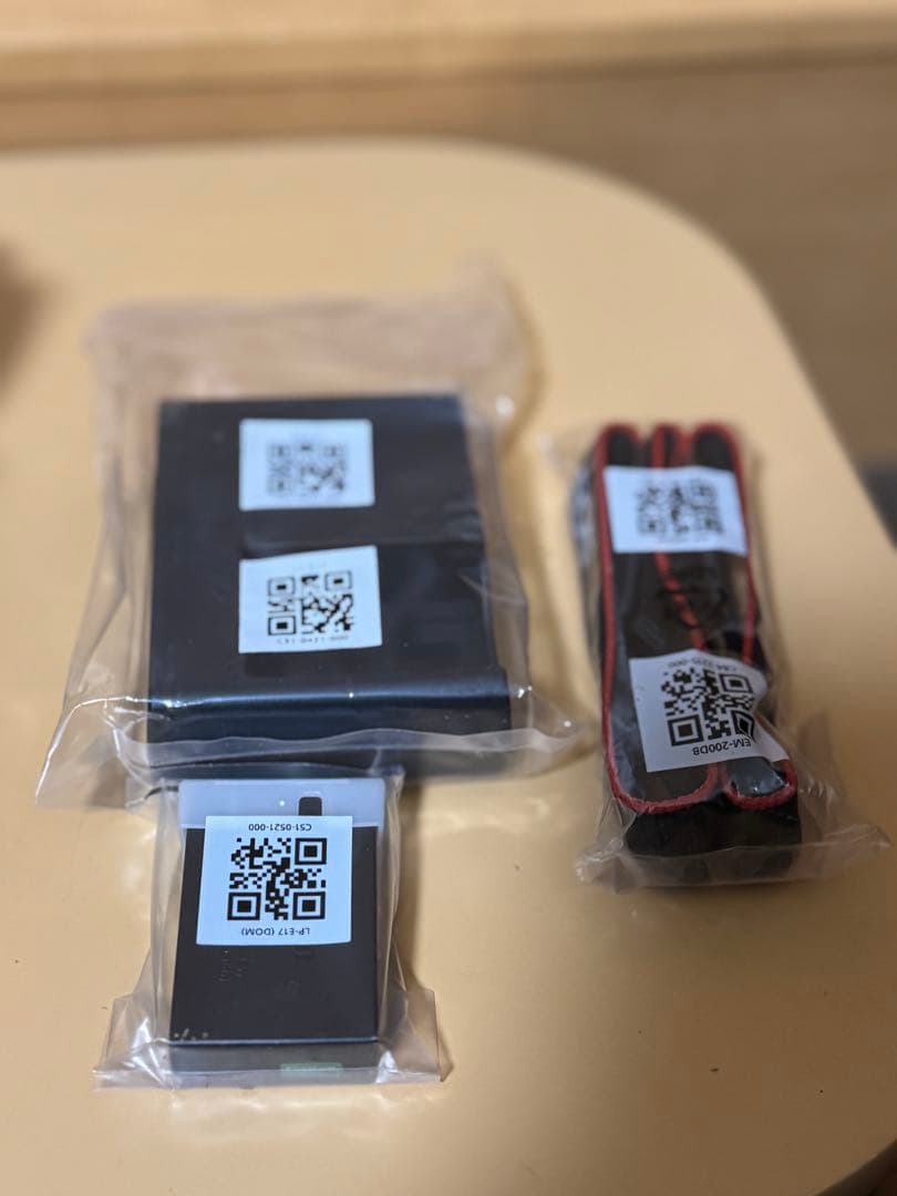 CANONキヤノン EOS R100 ダブルズームキット ミラーレス一眼カメラ