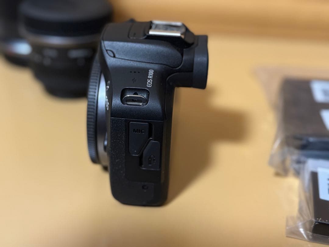 CANONキヤノン EOS R100 ダブルズームキット ミラーレス一眼カメラ