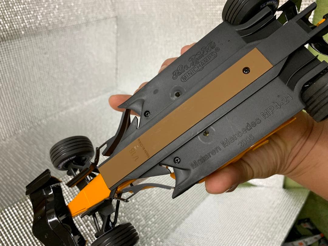 【ミニチャンプス　マクラーレン　メルセデス　MP4-21 2006年1/18】