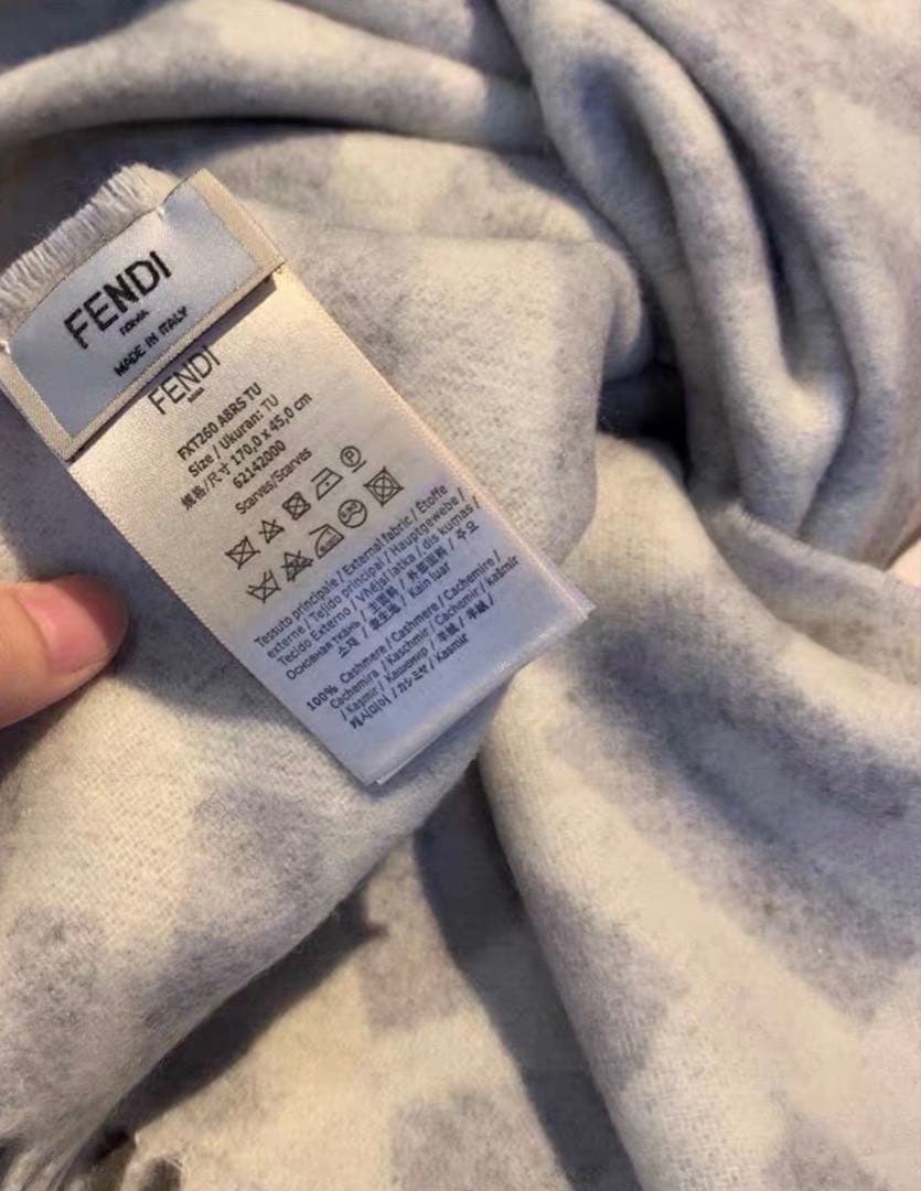 FENDI ズッカ柄 マフラー グレー系 フリンジ付き
