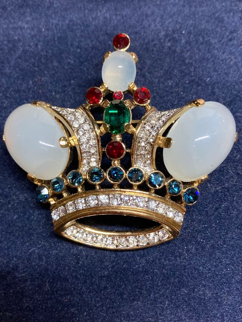 未使用　TRIFARI 王冠ブローチ