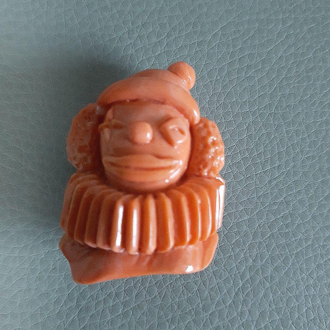 ピエロ　珊瑚ブローチ
