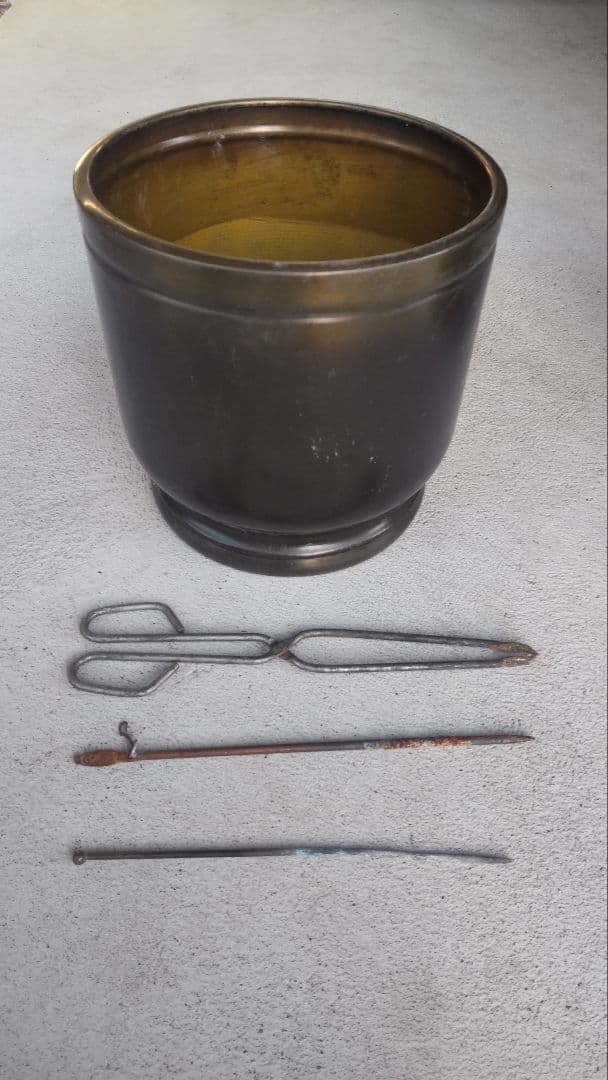 再生インテリア／ブロンズ火鉢／トングとポーカー付き。