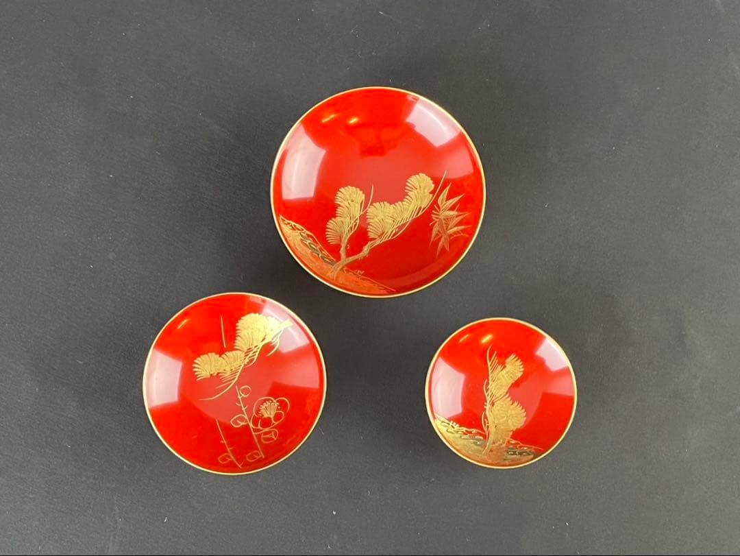 朱塗 屠蘇器・重箱セット 木製漆器 松竹梅 沈金 縁起柄 長寿 共箱