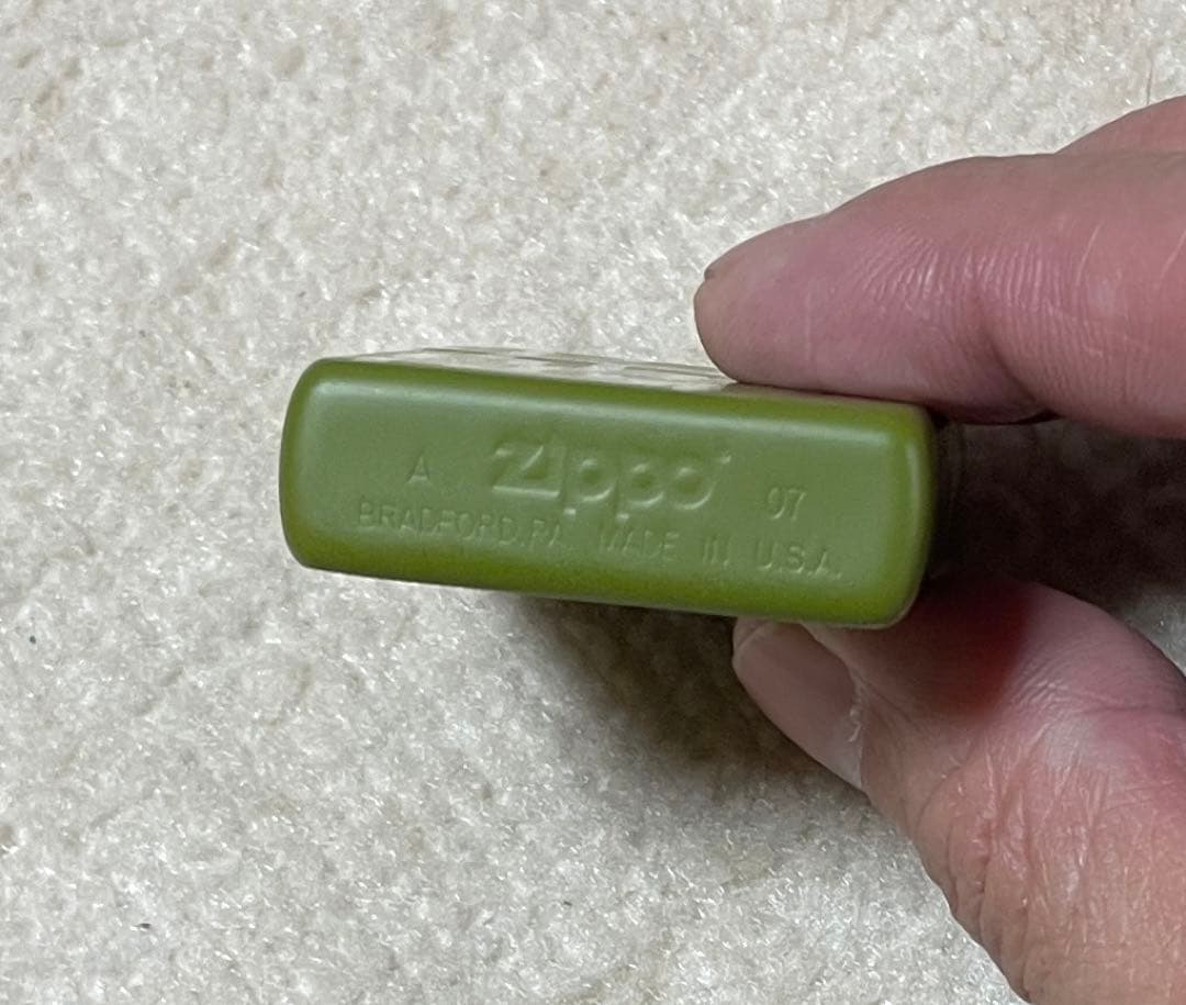 布袋寅泰Zippo オリーブグリーン 幾何学模様ライター