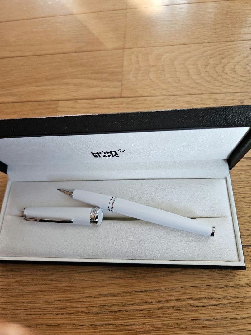 モンブラン　ホワイトボールペン ケース付き