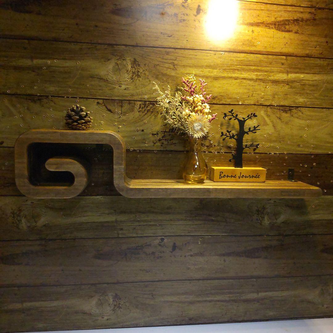 曲線デザイン　ウォールシェルフ　飾り棚　　ウォルナット　ファニー