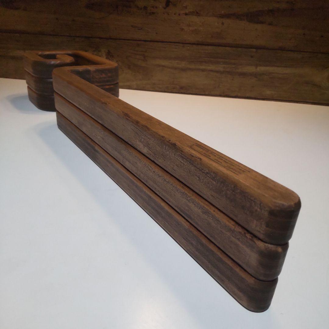 曲線デザイン　ウォールシェルフ　飾り棚　　ウォルナット　ファニー