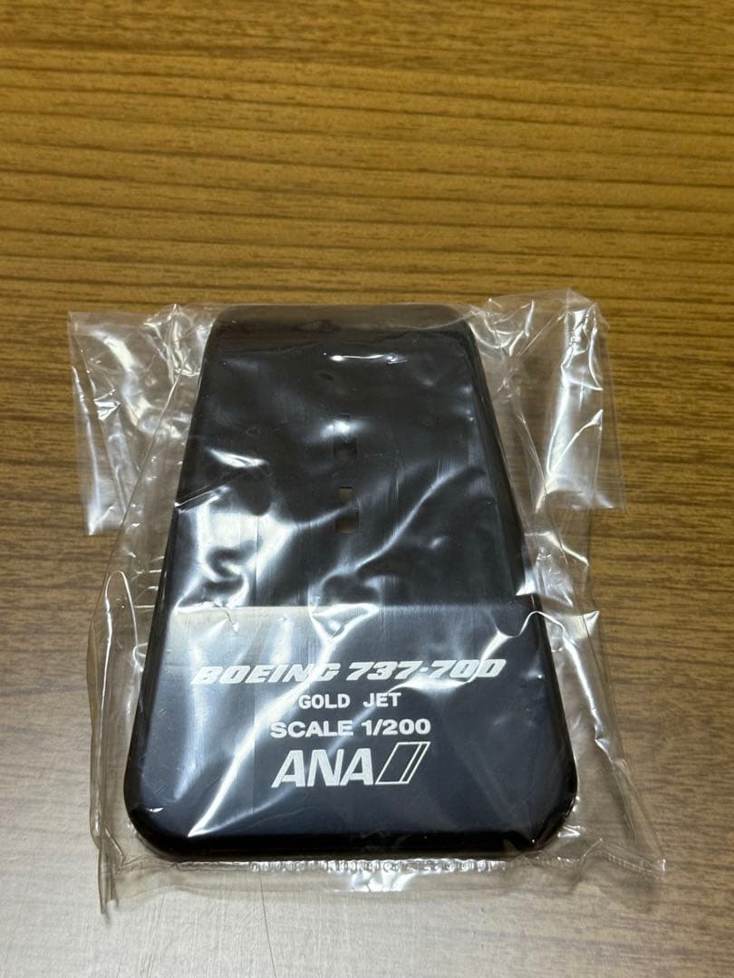 全日空商事 1/200 ANA B737-700 GOLD JET 非売品