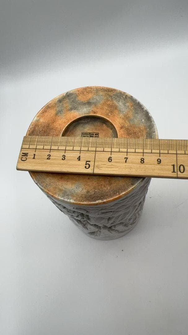 清時代 【王炳荣作】在銘 雕瓷虎獸松林文筆筒 白磁 文房具(Y-8)