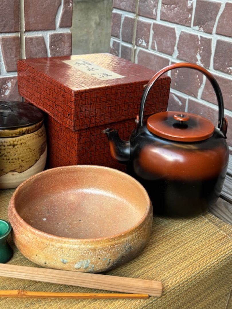茶道具銅水注銅薬缶水指花籠織部焼黒楽茶碗備前焼花器徳利漆器三木町棚覚々斎好江岑棚